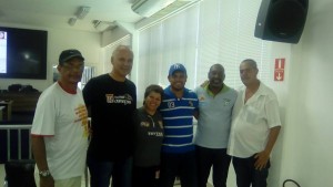 Na foto, Chimbica (Presidente da LRFS), Valdir (Árbitro e Instrutor da FPFS) Ivone (Funcionária da SELJ de Sorocaba), Du (LRFS), Caxambu |Liga de São João da Boa Vista) e Paulo (Liga de Campinas)