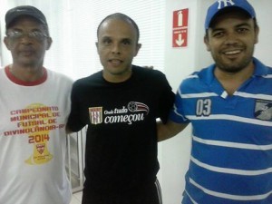 Na foto, o presidente Carlos Henrique, o árbitro Michel (árbitro da FIFA) e Carlos Eduardo (LRFS)