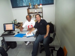 Na foto, o diretor de esportes Carlos Henrique Rodrigues e o representante do Sesc Paulo Henrique Verardi