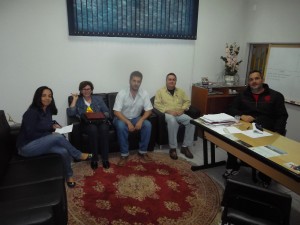Na foto, o presidente do Dec Iury Abrão, e representantes das demais entidades organizadores