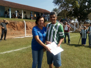 Marcinho da equipe de milagres tbm recebendo certificado participaçao da copa