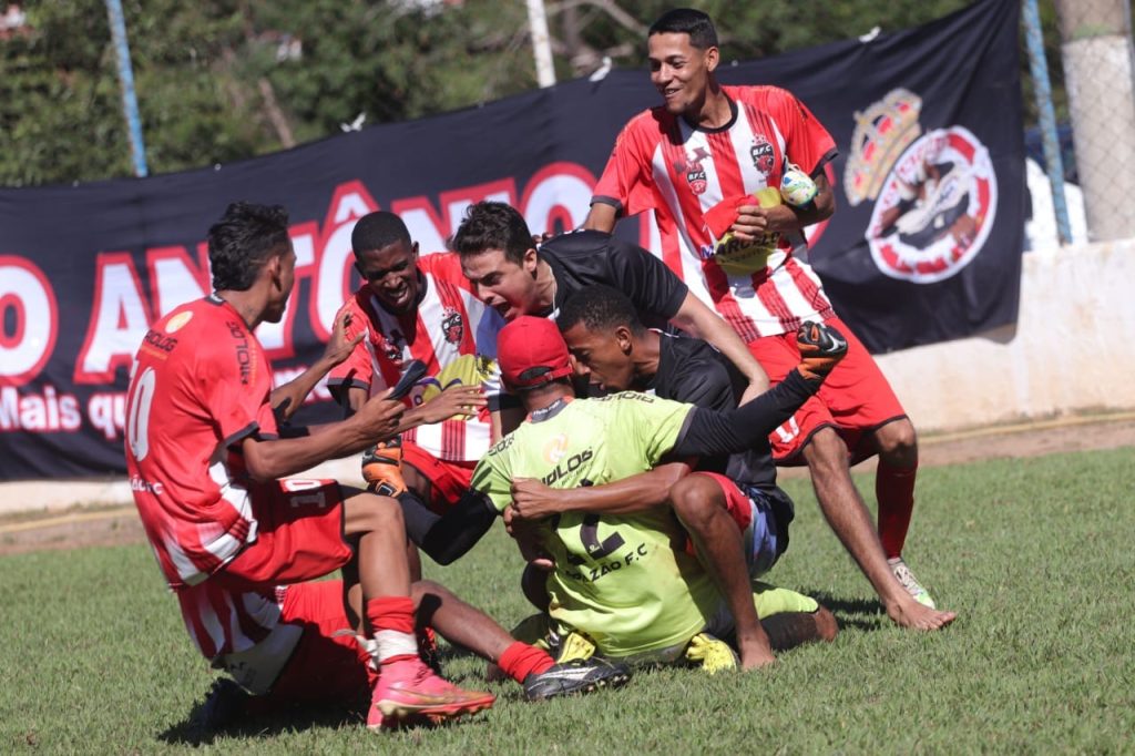 O atributo alt desta imagem está vazio. O nome do arquivo é brasão-1-1024x682.jpg