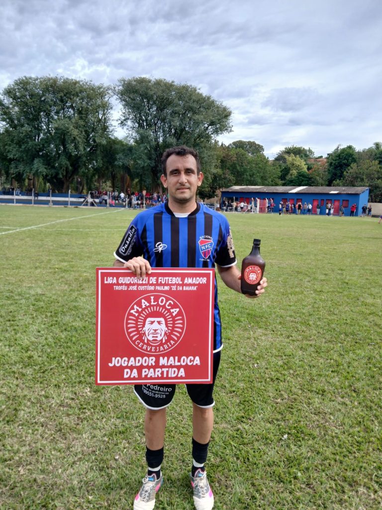 O atributo alt desta imagem está vazio. O nome do arquivo é Leandro-jogador-Maloca-768x1024.jpg