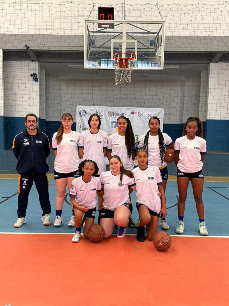 O atributo alt desta imagem está vazio. O nome do arquivo é Basquete-feminini-12-7-765x1024.jpg