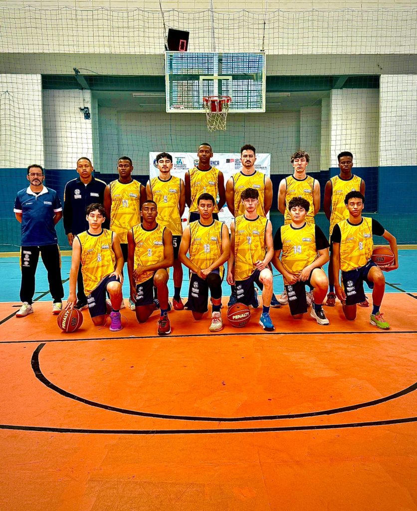 O atributo alt desta imagem está vazio. O nome do arquivo é Basquete-masculino-836x1024.jpg