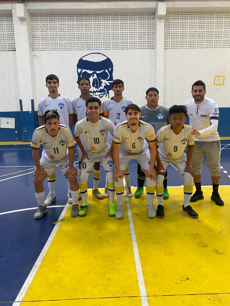 O atributo alt desta imagem está vazio. O nome do arquivo é futsalaa-768x1024.jpg