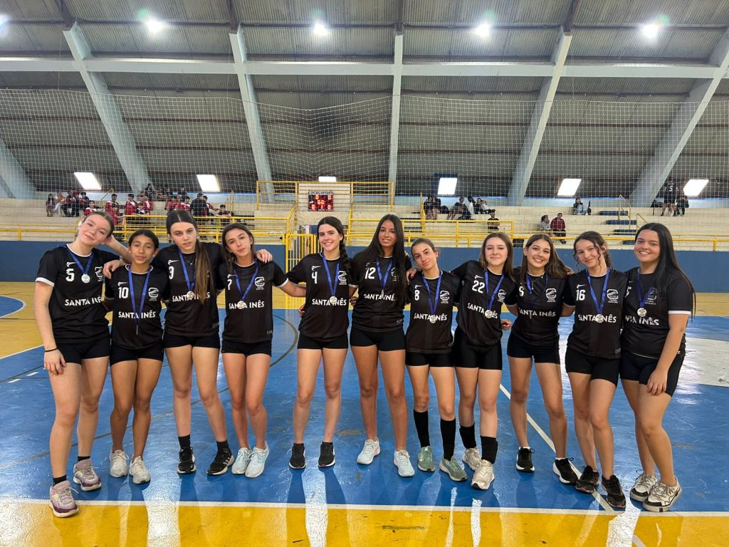 O atributo alt desta imagem está vazio. O nome do arquivo é Handebol-feminino-sub-15-Col.-Santa-Inês-vice-campeã-1024x768.jpg