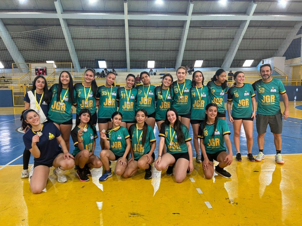 O atributo alt desta imagem está vazio. O nome do arquivo é Handebol-feminino-sub-15-Dr.-João-Gabriel-campeã-1024x768.jpg