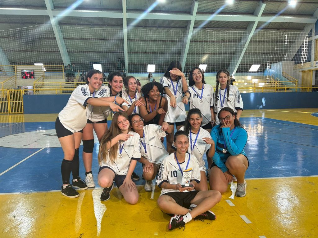 O atributo alt desta imagem está vazio. O nome do arquivo é Handebol-feminino-sub-17-Euclides-da-Cunha-vice-campeã-1024x768.jpg