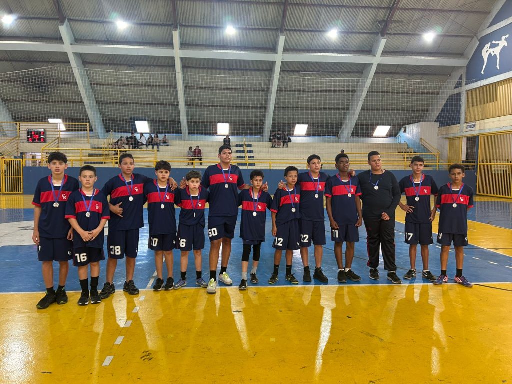 O atributo alt desta imagem está vazio. O nome do arquivo é Handebol-masculino-sub-13-Dr.-Cândido-Rodrigues-vice-campeão-1024x768.jpg