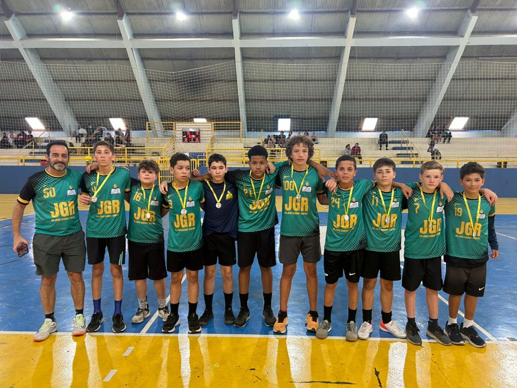 O atributo alt desta imagem está vazio. O nome do arquivo é Handebol-masculino-sub-13-Dr.-João-Gabriel-campeão-1024x768.jpg