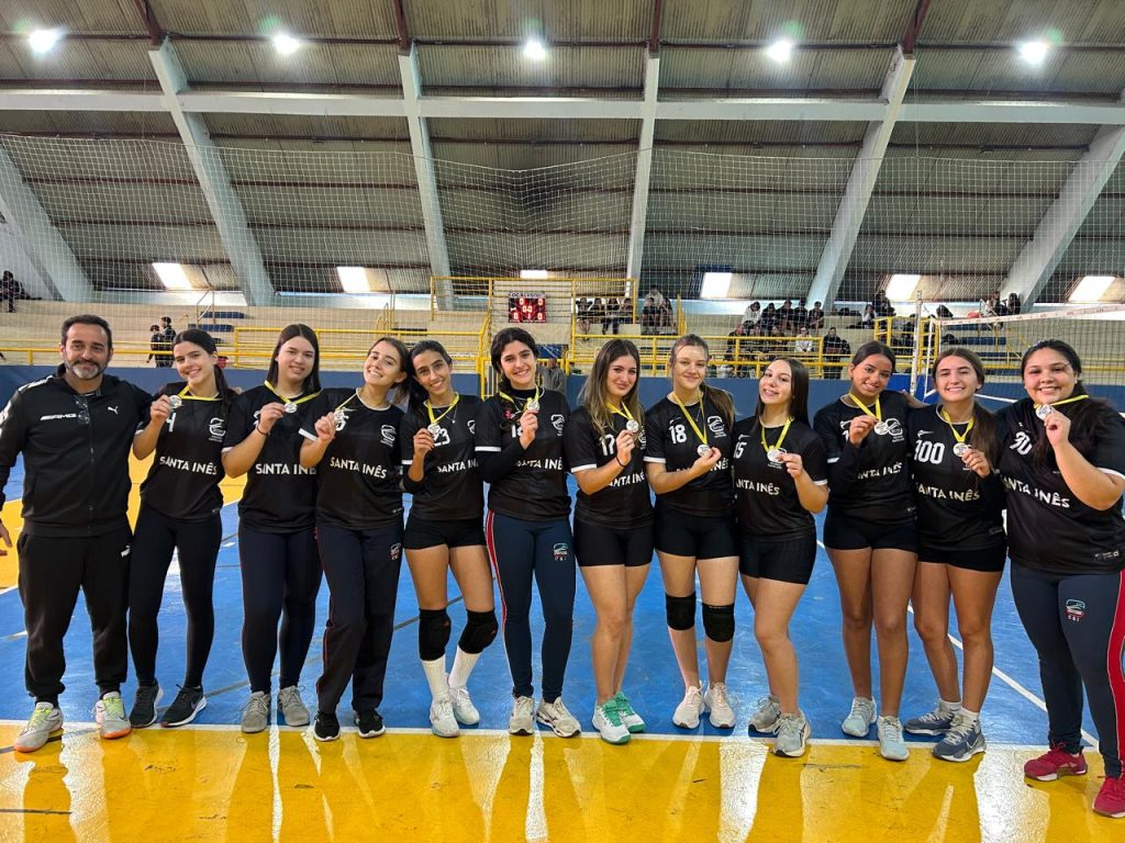 O atributo alt desta imagem está vazio. O nome do arquivo é Voleibol-feminino-sub-17-Col.-Santa-Inês-campeã-1024x768.jpg