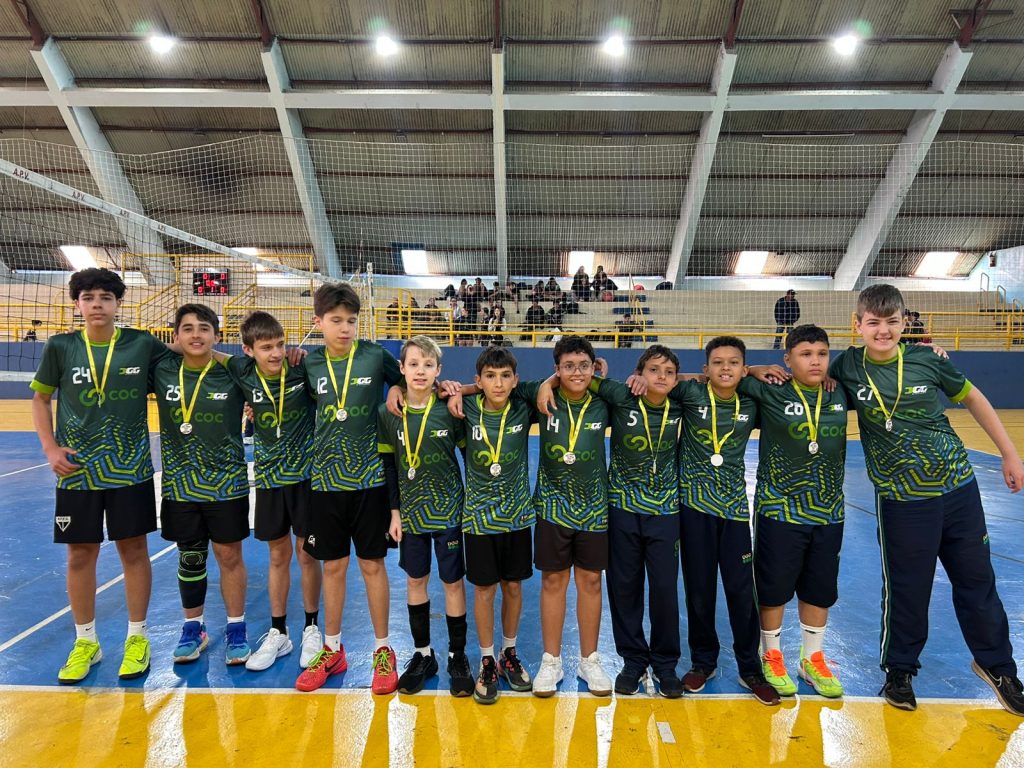 O atributo alt desta imagem está vazio. O nome do arquivo é Voleibol-masculino-sub-13-DGG-COC-campeãoo-1024x768.jpg