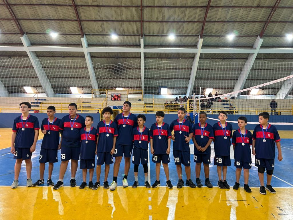 O atributo alt desta imagem está vazio. O nome do arquivo é Voleibol-masculino-sub-13-Dr.-Cândido-Rodrigues-vice-campeão-1024x768.jpg