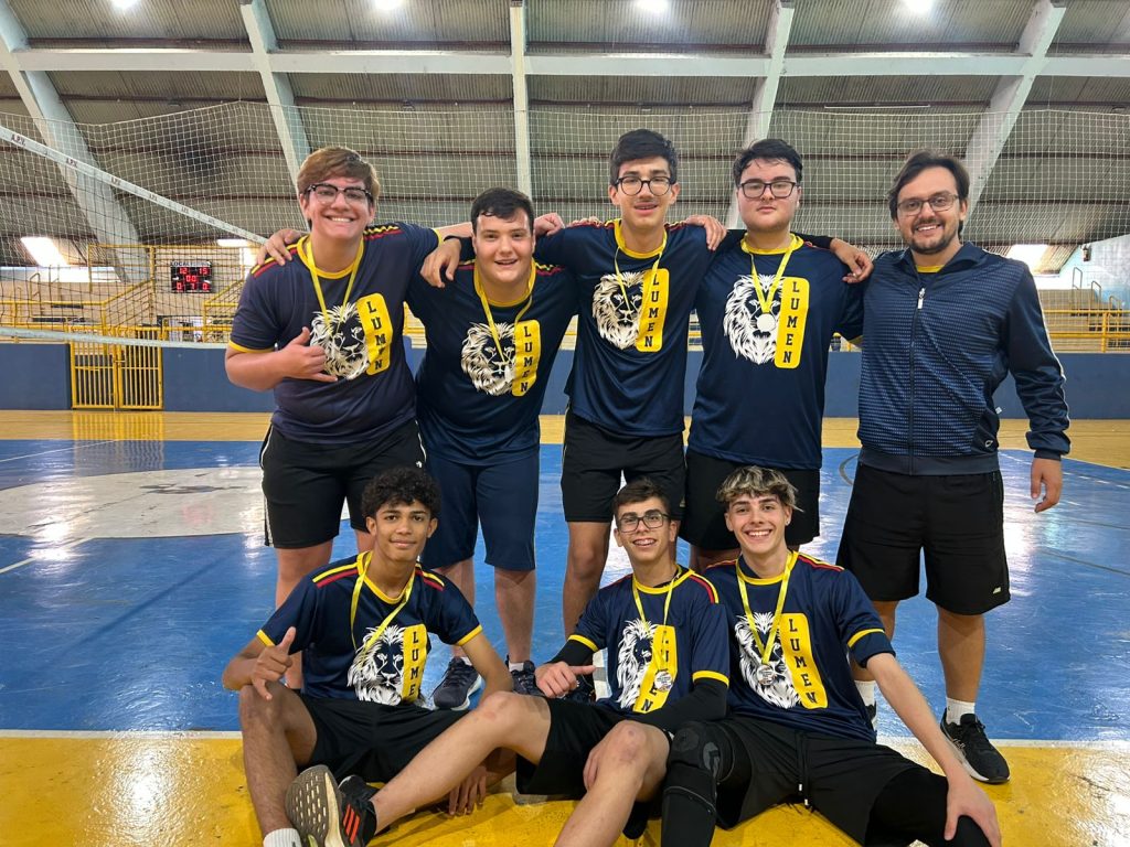 O atributo alt desta imagem está vazio. O nome do arquivo é Voleibol-masculino-sub-15-Col.-Lumen-campeão-1024x768.jpg