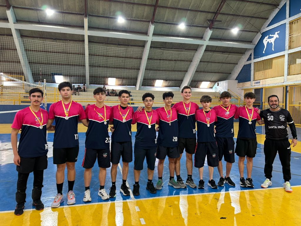 O atributo alt desta imagem está vazio. O nome do arquivo é Voleibol-masculino-sub-17-Col.-Santa-Inês-campeão-1024x768.jpg