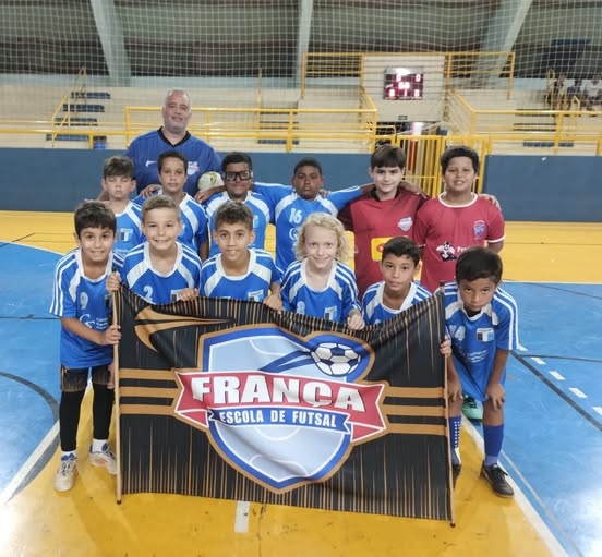 O atributo alt desta imagem está vazio. O nome do arquivo é França-Escolinha.jpg