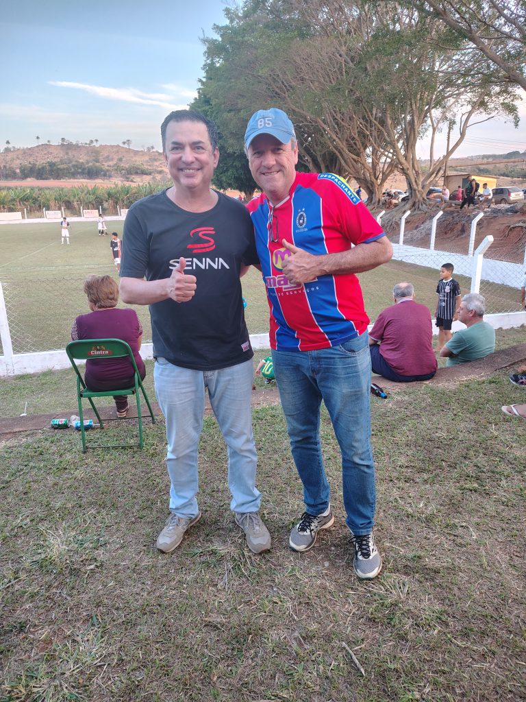 O atributo alt desta imagem está vazio. O nome do arquivo é Carlinhas-e-Junior.jpg